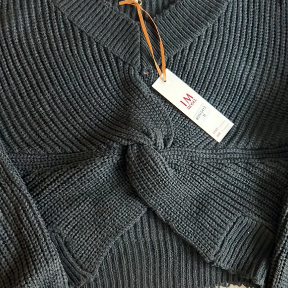 Black Long Sleeve Crisscross Front Fashion’s Top - Picture 4 of 5